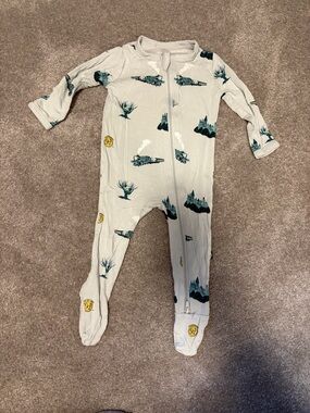 Kyte Baby Gray Footed One-Piece with Harry Potter Hogwarts Express Print